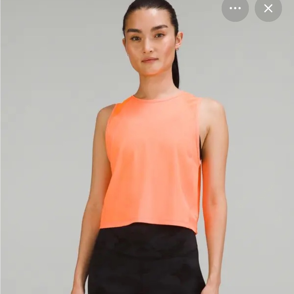Lululemon Athletica cropped sculpture tank with reflective details